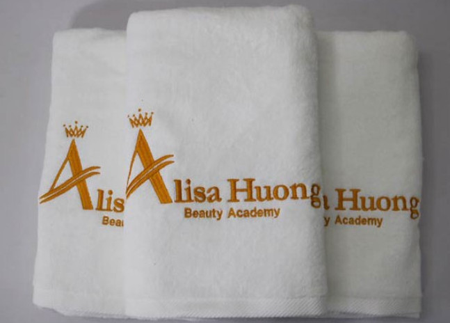 khăn thêu logo